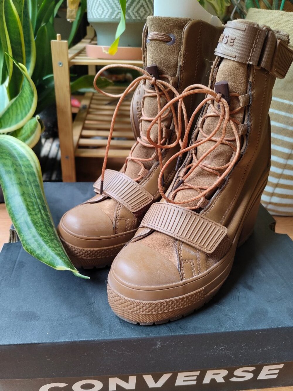 Converse Woman's all-leather boots - Chuck Taylor All Star GR82, SIZE 7.5